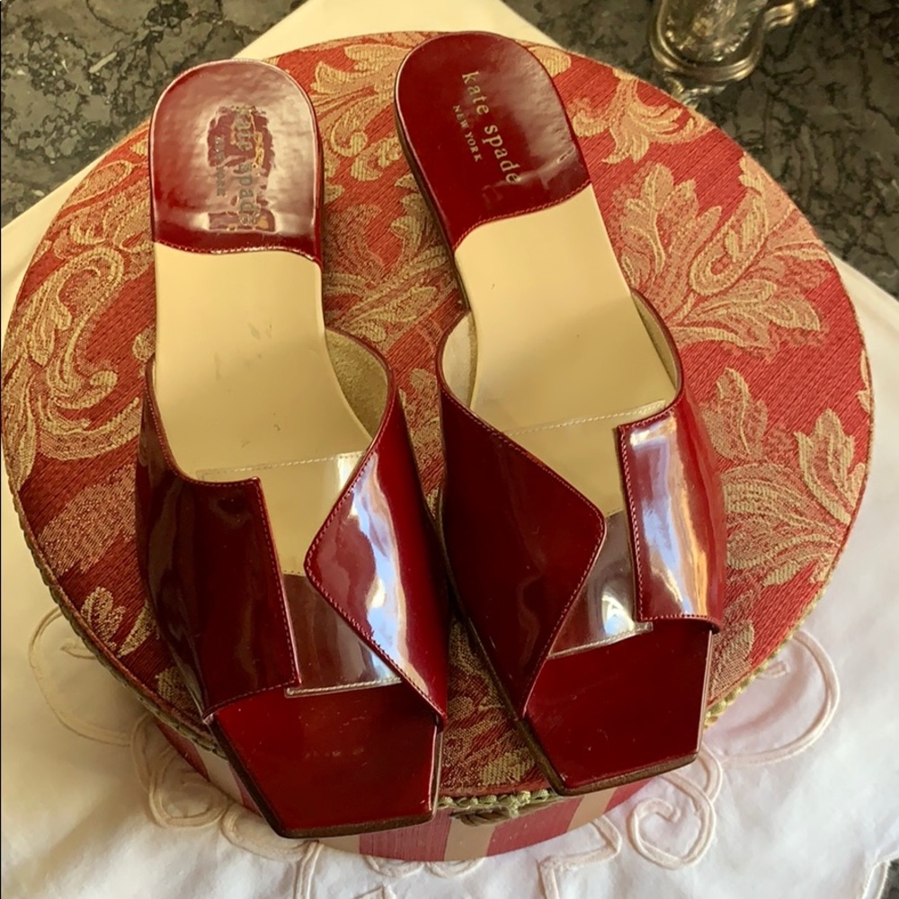 KATE SPADE SLIDES CRANBERRY RED PATENT 7B FLATS - Picture 1 of 8